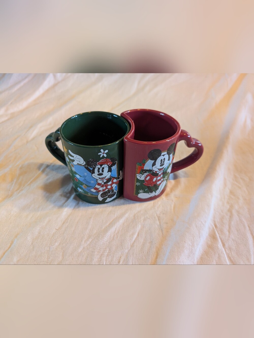 2/30$ Disney Green and Red Mickey & Minnie Holiday Heart-Handle Mugs